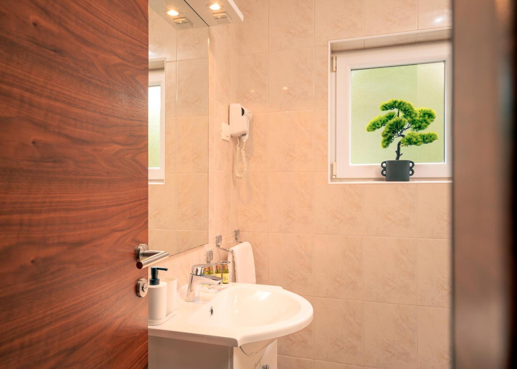 Hotel Sol Бол Екстер'єр фото