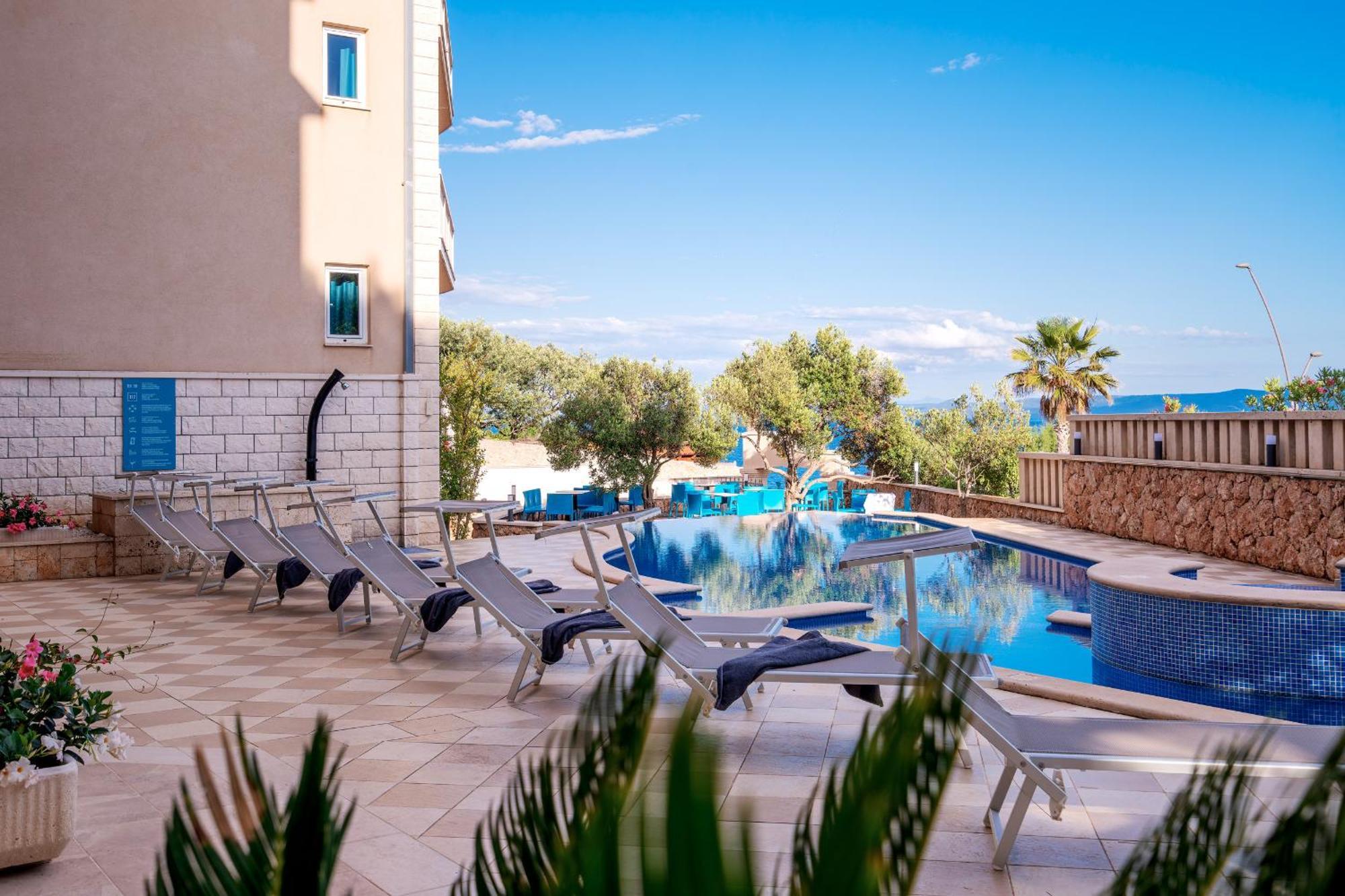 Hotel Sol Бол Екстер'єр фото
